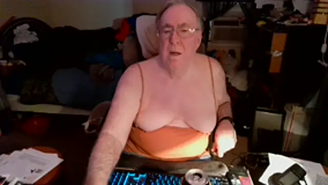 Snapshot of Toastir chatting on 02/06/26, 10:28 Toastir online show from 02/06/26, 10:28