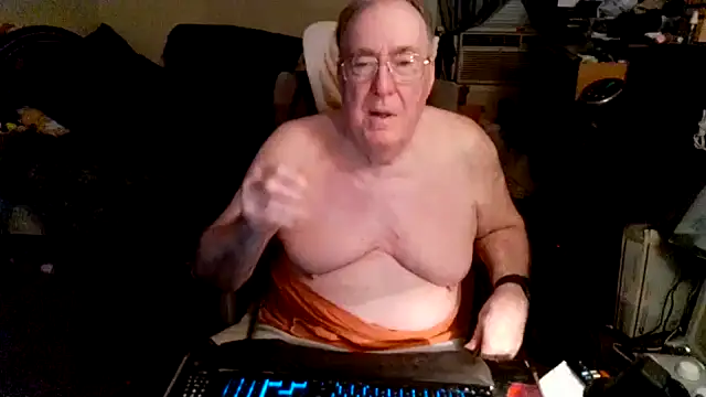 Snapshot of Toastir chatting on 09/30/25, 05:41 Toastir online show from 09/30/25, 05:41