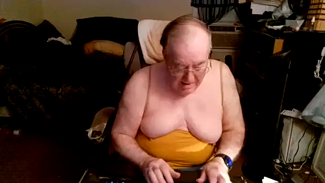 Snapshot of Toastir chatting on 09/09/25, 12:58 Toastir online show from 09/09/25, 12:58