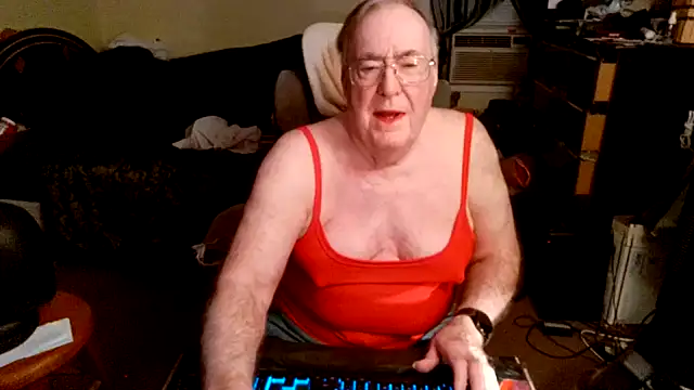 Snapshot of Toastir chatting on 10/27/25, 09:38 Toastir online show from 10/27/25, 09:38