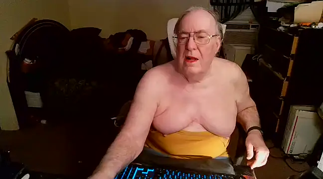 Snapshot of Toastir chatting on 03/19/25, 08:54 Toastir online show from 03/19/25, 08:54