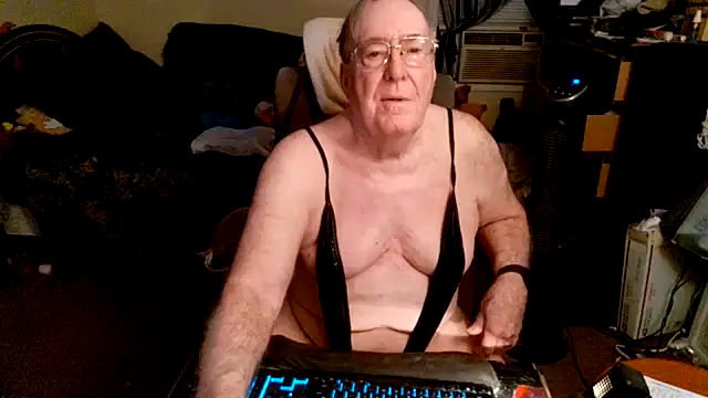 Snapshot of Toastir chatting on 10/04/25, 04:30 Toastir online show from 10/04/25, 04:30