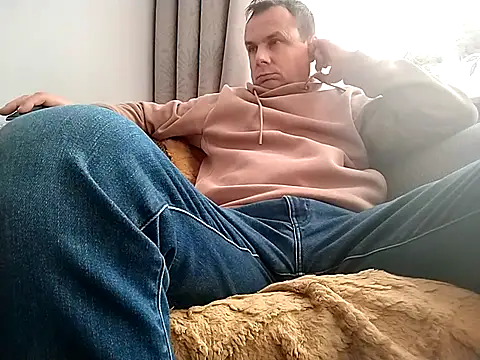 Snapshot of grzes19763 chatting on 10/20/25, 08:15 grzes19763 online show from 10/20/25, 08:15