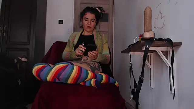 Snapshot of Goddess_Inanna chatting on 10/03/25, 06:15 Goddess Inanna online show from 10/03/25, 06:15