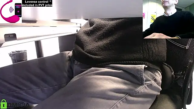 Snapshot of pliko chatting on 03/12/25, 09:23 pliko online show from 03/12/25, 09:23