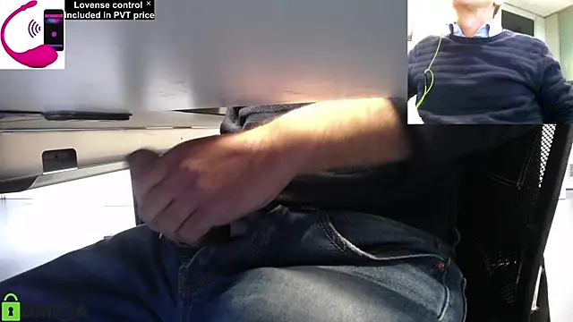 Snapshot of pliko chatting on 10/06/25, 09:54 pliko online show from 10/06/25, 09:54