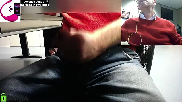 Snapshot of pliko chatting on 10/31/25, 03:52 pliko online show from 10/31/25, 03:52