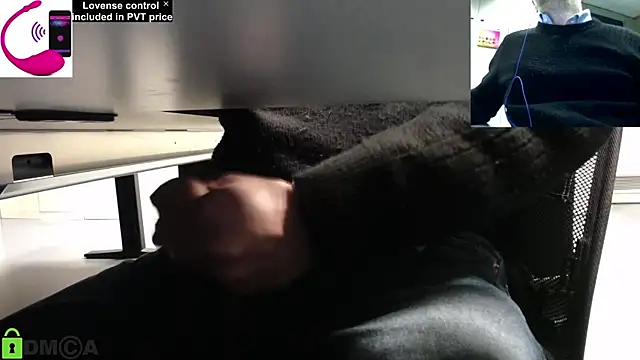 Snapshot of pliko chatting on 12/16/24, 03:54 pliko online show from 12/16/24, 03:54