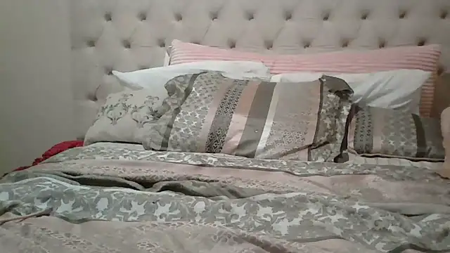 Snapshot of beautylovess chatting on 03/28/26, 04:02 beautylovess online show from 03/28/26, 04:02