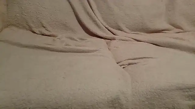 Snapshot of beautylovess chatting on 04/13/26, 01:09 beautylovess online show from 04/13/26, 01:09