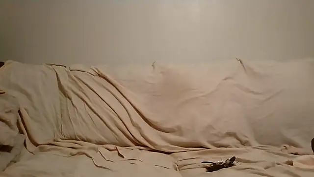 Snapshot of beautylovess chatting on 06/18/26, 04:45 beautylovess online show from 06/18/26, 04:45