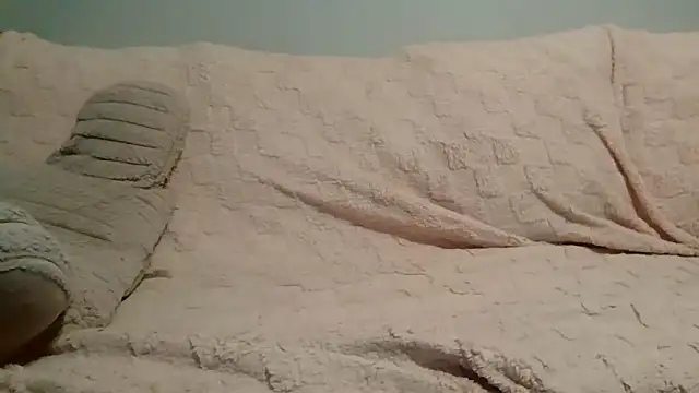 Snapshot of beautylovess chatting on 03/18/26, 09:04 beautylovess online show from 03/18/26, 09:04