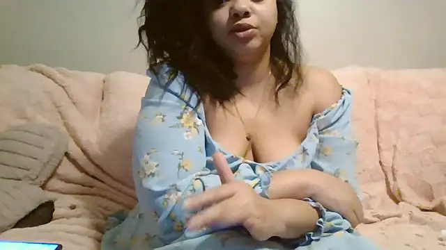 Snapshot of beautylovess chatting on 03/05/26, 02:30 beautylovess online show from 03/05/26, 02:30