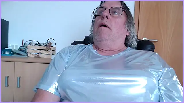 Snapshot of Sissygera chatting on 04/13/26, 10:08 Sissygera online show from 04/13/26, 10:08