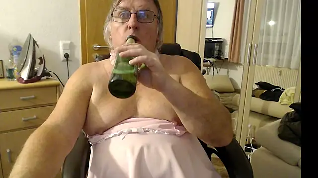 Snapshot of Sissygera chatting on 01/10/25, 05:02 Sissygera online show from 01/10/25, 05:02