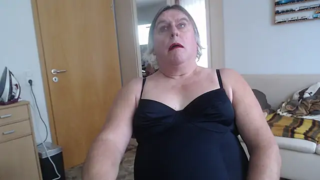 Snapshot of Sissygera chatting on 12/13/24, 10:51 Sissygera online show from 12/13/24, 10:51