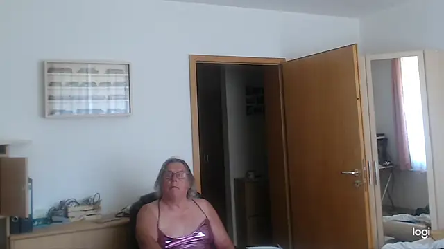 Snapshot of Sissygera chatting on 06/19/26, 07:36 Sissygera online show from 06/19/26, 07:36