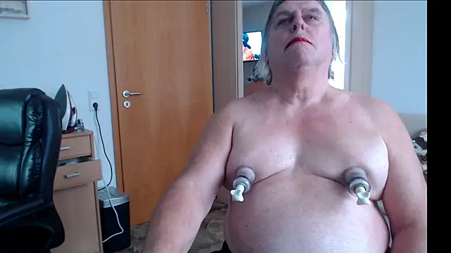 Snapshot of Sissygera chatting on 12/15/24, 10:50 Sissygera online show from 12/15/24, 10:50