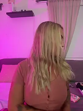 Snapshot of NastyMilf_ chatting on 10/15/25, 06:49 NastyMilf online show from 10/15/25, 06:49