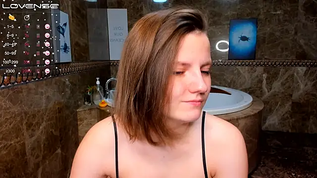 MelindaTin online show from 10/26/25, 01:39