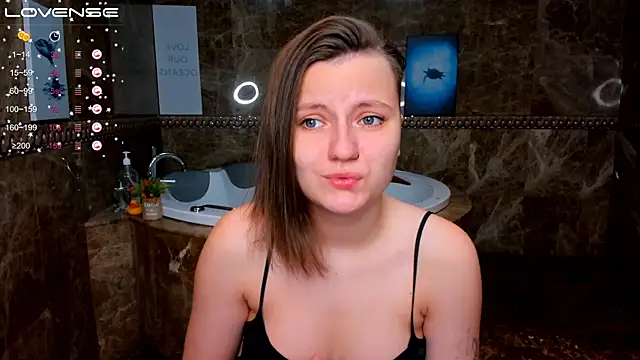 MelindaTin online show from 11/22/25, 12:21