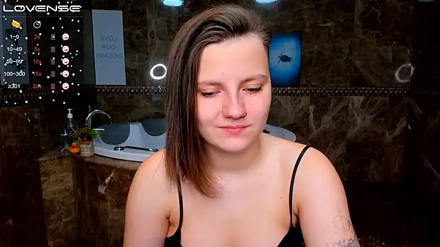 MelindaTin online show from 11/16/25, 01:43