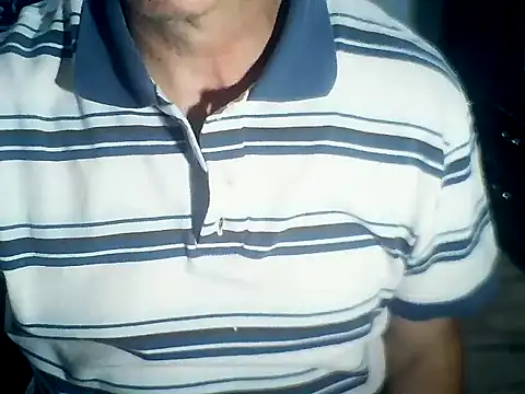 Snapshot of Latinjim29 chatting on 12/17/25, 04:06 Latinjim29 online show from 12/17/25, 04:06