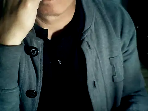 Snapshot of Latinjim29 chatting on 12/15/25, 04:29 Latinjim29 online show from 12/15/25, 04:29