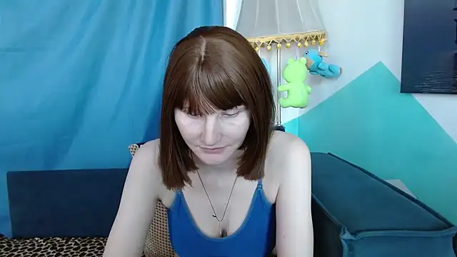 Snapshot of cornflower_mm chatting on 10/15/25, 01:48 cornflower mm online show from 10/15/25, 01:48