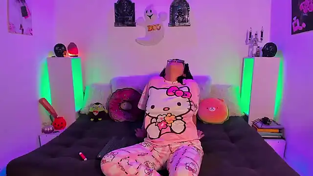 Snapshot of LillyCandy chatting on 10/20/25, 03:08 LillyCandy online show from 10/20/25, 03:08