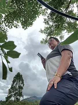 Ixchel Anaid online show from 10/31/25, 02:24