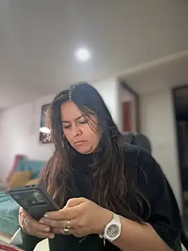 Ixchel Anaid online show from 10/18/25, 02:19