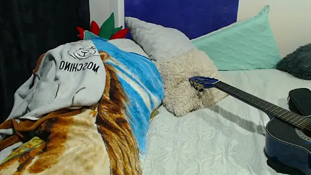 Ixchel Anaid online show from 10/19/25, 02:25