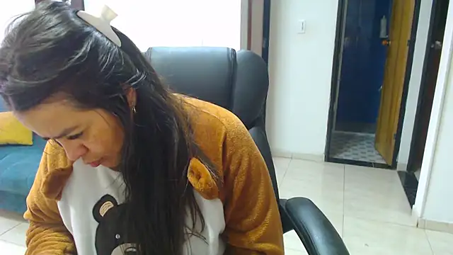 Ixchel Anaid online show from 10/28/25, 12:48