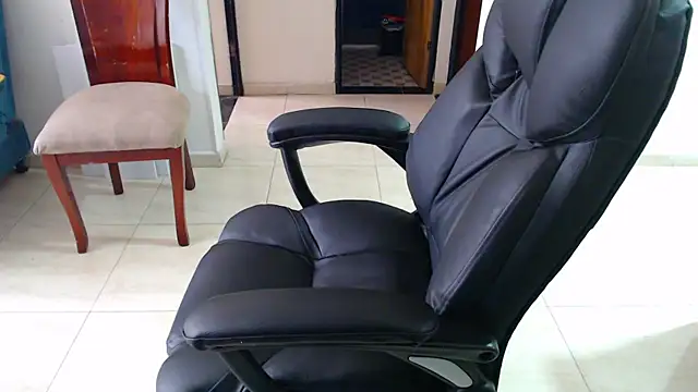 Ixchel Anaid online show from 10/25/25, 03:23