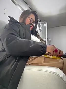 Ixchel Anaid online show from 04/13/26, 12:42