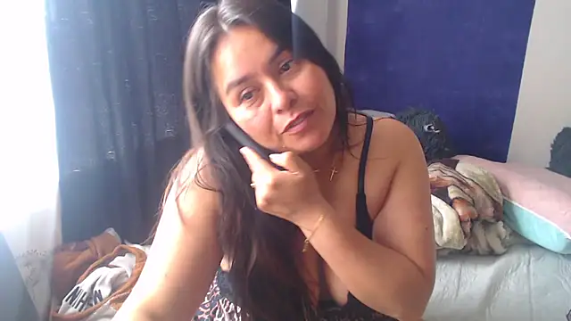 Ixchel Anaid online show from 10/19/25, 05:05