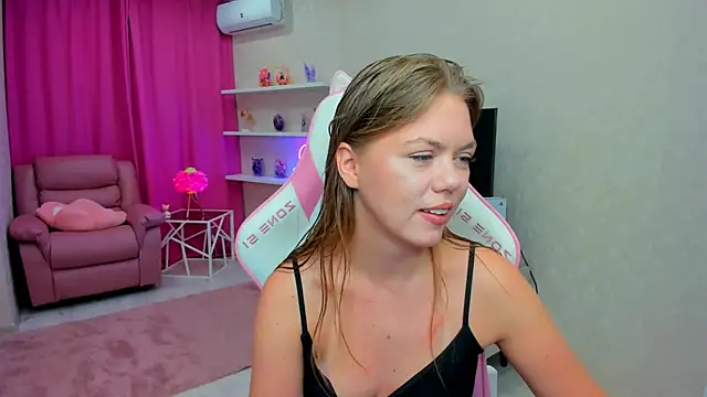 Strawberrye online show from 02/21/26, 03:19