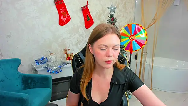 Strawberrye online show from 12/21/25, 03:30