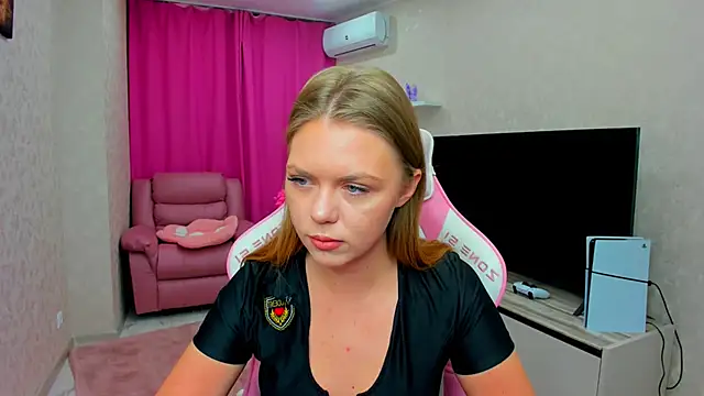 Strawberrye online show from 02/22/26, 03:20