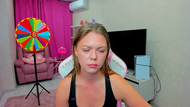 Strawberrye online show from 02/10/26, 03:27