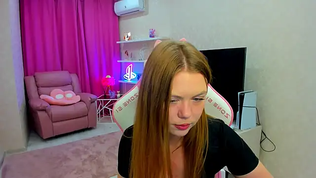 Strawberrye online show from 11/15/25, 03:32