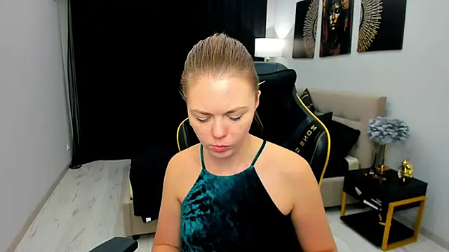 Strawberrye online show from 05/16/26, 10:36