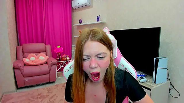 Strawberrye online show from 10/17/25, 03:32