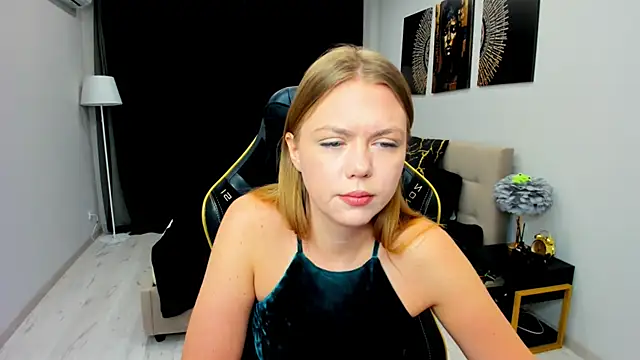 Strawberrye online show from 02/24/26, 03:18