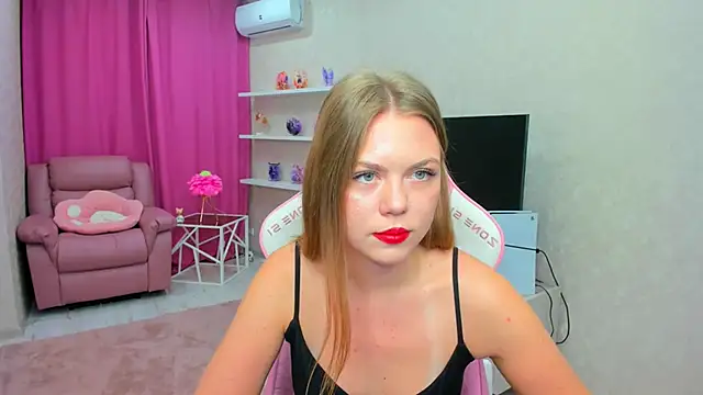 Strawberrye online show from 02/16/26, 03:27