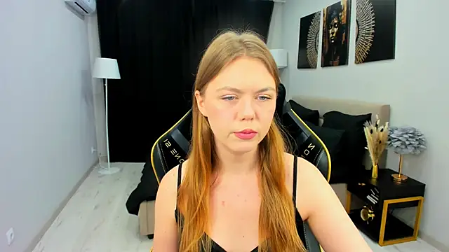 Strawberrye online show from 11/11/25, 03:45