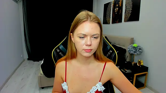 Strawberrye online show from 03/24/26, 03:28