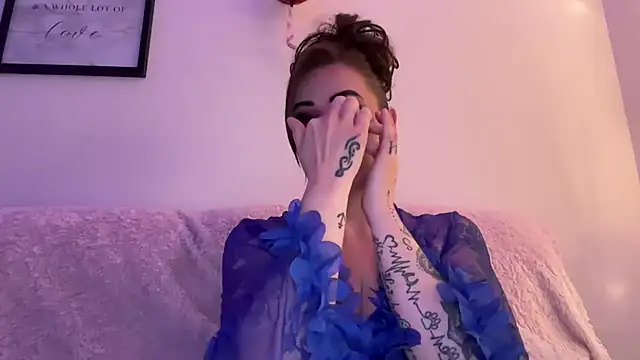 EmilyBlue online show from 04/10/26, 06:59