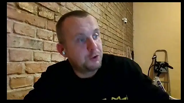 Snapshot of MrWhitePL chatting on 11/03/25, 06:44 MrWhitePL online show from 11/03/25, 06:44